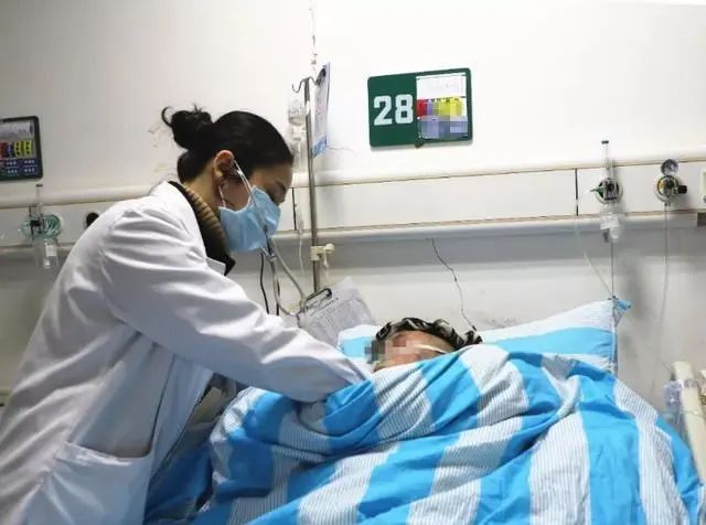 「肝癌」38岁男子，肝癌晚期，提醒：身体3处发“臭”，最好检查一下肝功