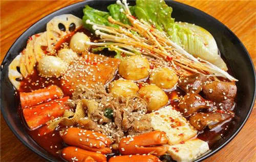 [金针菇]去吃麻辣烫，多拿角落中的\3种菜品\，老板脸上笑嘻嘻，其实\心在滴血\