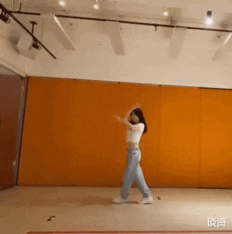 好声音|郭富城方媛购物被偶遇，牵手散步秀恩爱，方媛产后真实身材曝光