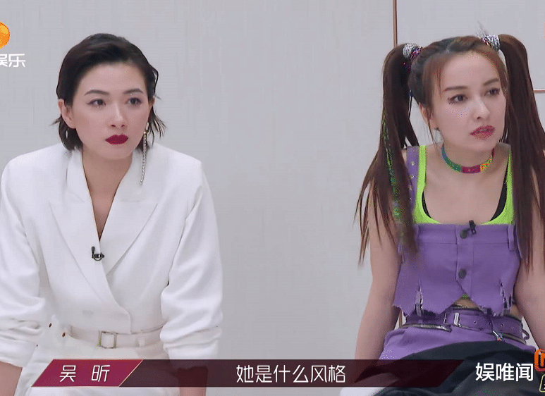 #袁咏琳#《乘风破浪》重组三人团,袁咏琳站起来没人选,阿朵及时救场很圈粉