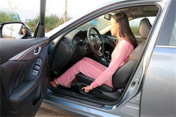 日产轩逸|老司机开车时为何总把座椅往后，新手却刚好相反？现在知道还不晚