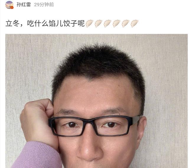 孙红雷|孙红雷又晒自拍，穿嫩紫色毛衣出镜瘦到脸颊凹陷，网友评论太奇葩