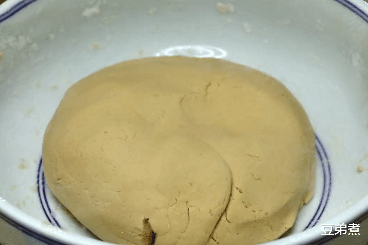 红薯|秋天，别错过这菜，做成小饼营养又好吃，5块钱做1锅，比肉饼好吃