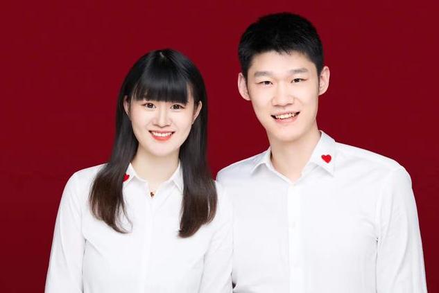 [胡金秋]520领结婚证！中国男篮国手与女友修成正果 郎才女貌令人羡慕