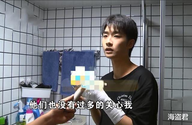 |浙江男子“小张”被浴室玻璃门割伤手维权，却因颜值登上热搜榜一