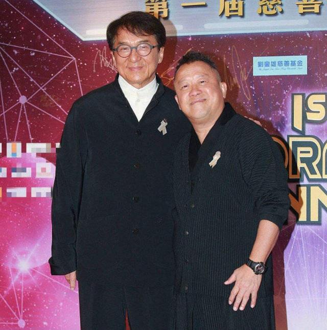 洪金宝|曾志伟妻子葬礼曝光！狄龙穿皮衣现身，洪金宝未坐轮椅似大佬