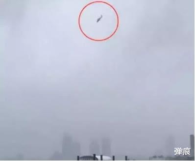 「美国」911事件再次重演？休斯顿大楼被飞机撞上，大批救护车和警车出动