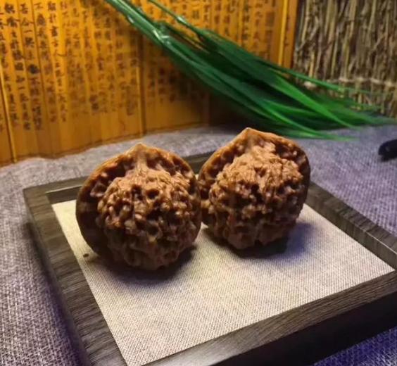 『文玩』盘点那些跌成“白菜”的文玩，现在就是入手的最好时机了！