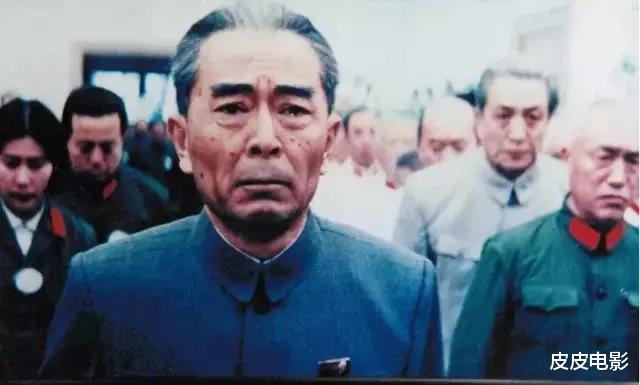 邓颖超|因演的太像周恩来总理，邓颖超观影时身体前倾，观众涕泪横流
