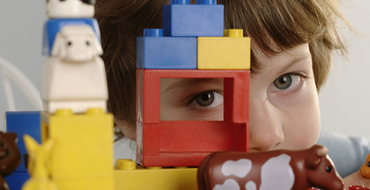 『兰博基尼』孙子摔坏同学玩具,对方张口就要1000,爷爷一番话让对方心服口服