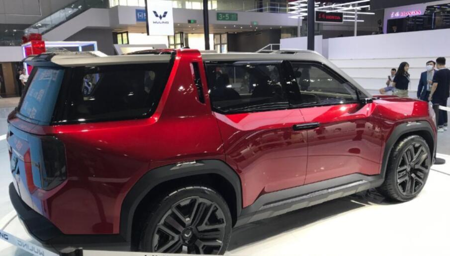 五菱|五菱首款越野SUV诞生！预售10万，1.5T+分体大灯，银车标最帅气！