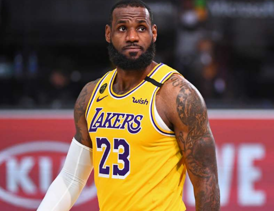 勒布朗·詹姆斯|就不惯着你！戴维斯后湖人又有一人，多次顶撞老詹，不让他摆臭脸