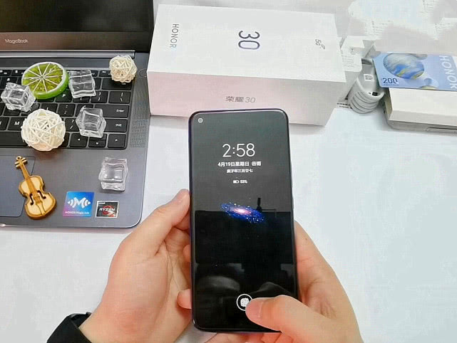 #华为荣耀#节奏有点稳不住,麒麟985机型价格刷新,顶配跌至中配价!