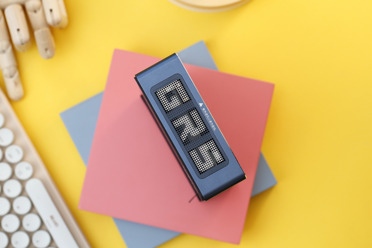 微单|零刻GTR，比iPad小一半，锐龙5+NAS硬刚ITX小钢炮