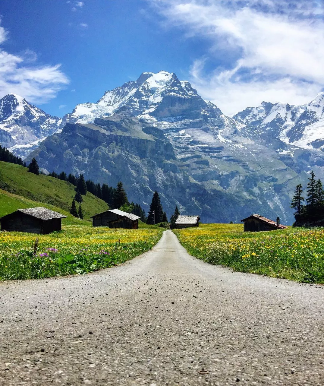 |比天堂小镇美十倍！这个藏了72条瀑布的小镇，每走一步都是仙境!