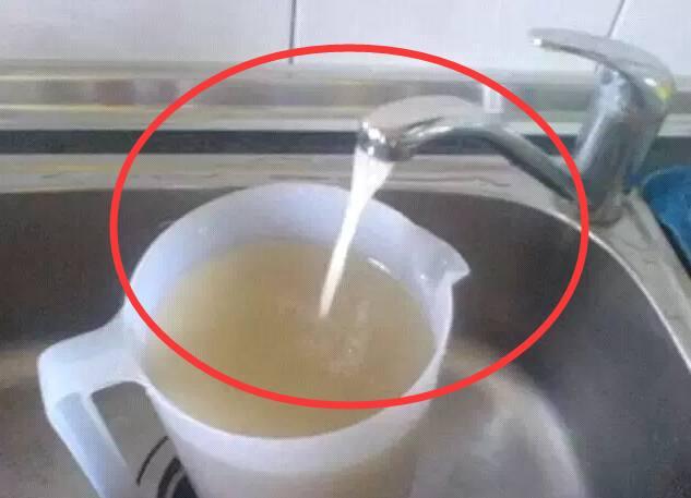 「」水管用金属还是塑料的好？我家装错，难怪自来水经常发臭