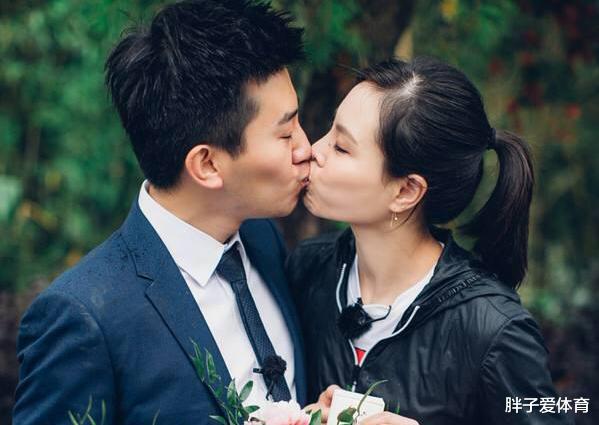 吴敏霞|吴敏霞老公被曝双性恋，当事人用这种方式回应