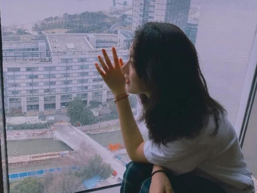 赵今麦▲赵今麦穿上居家服，素颜搭配清新风格，分分钟成最美童星
