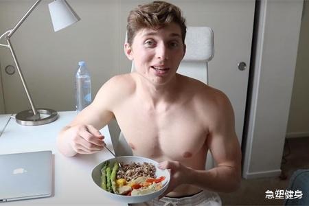 肌肉男|肌肉男尝试停止吃糖1个月，看1个月后，他的身材和皮肤变化