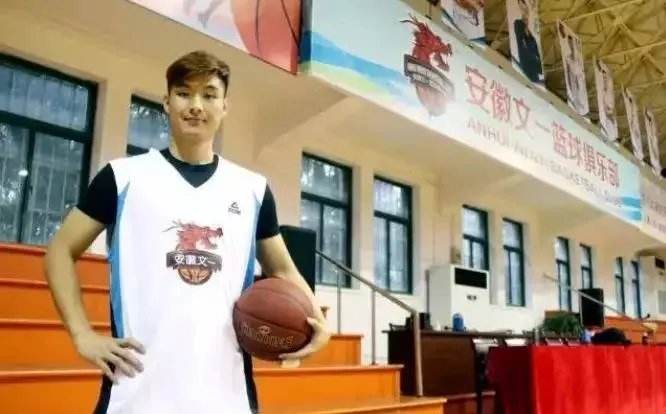 李青翔|单场砍下了100分！这位中国球员火了，还是前CBA球星