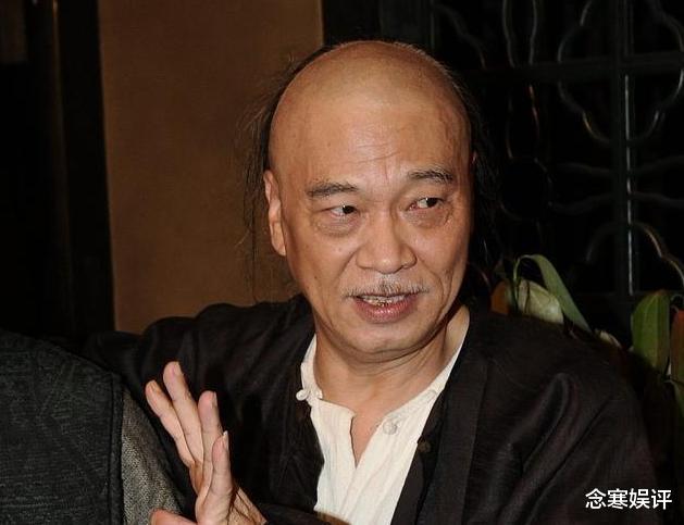 吴孟达|吴孟达高铁偶遇钟南山,秒变小迷弟合影超开心,外貌和年龄差距大