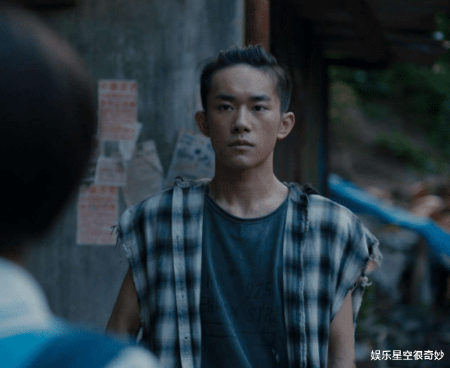 数学：千玺高考严重偏科，数学高达100分，看清英语成绩：老师该哭了