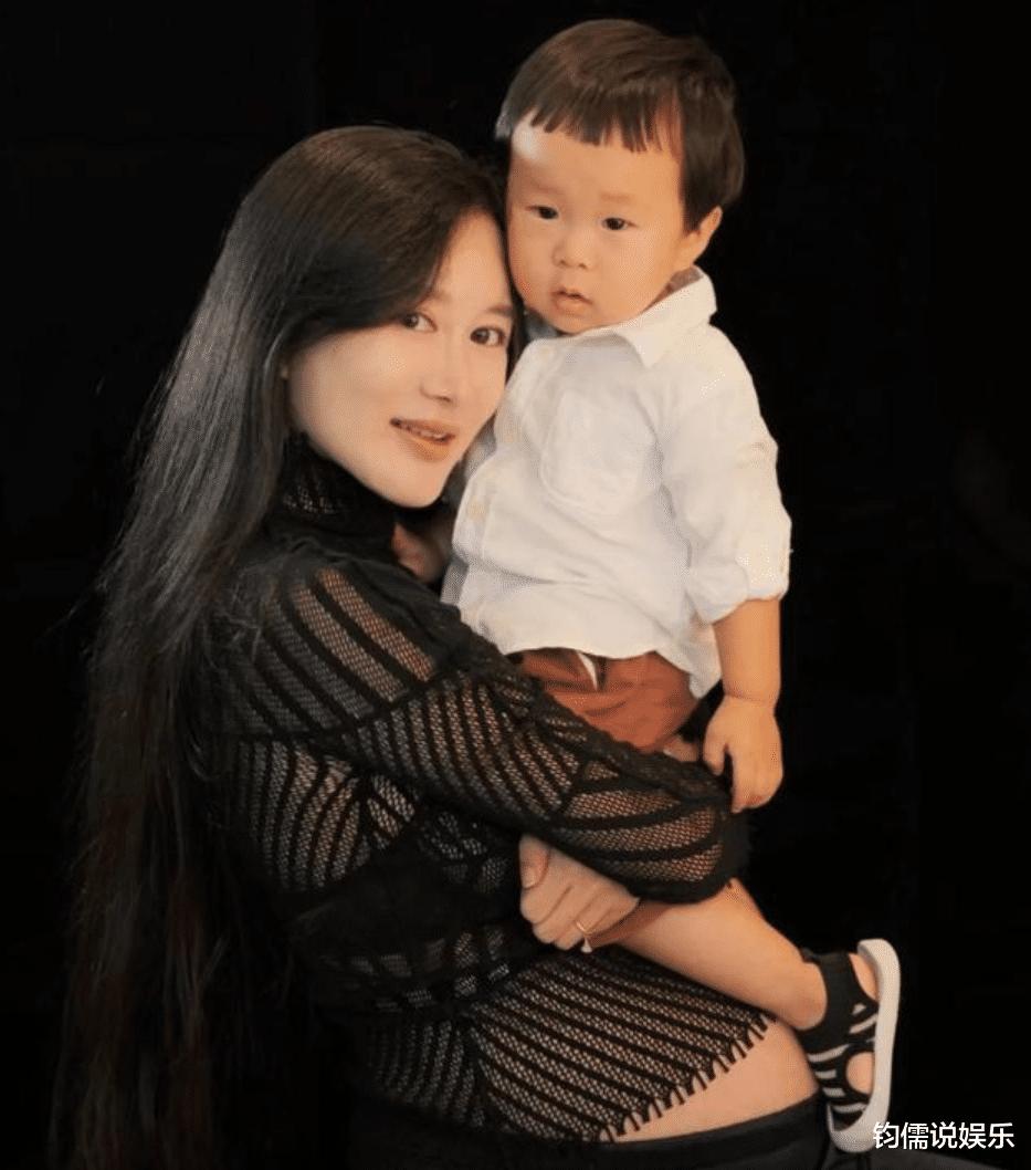 张纪中|70岁导演张纪中再当爸爸！女助理杜星霖晒出小女儿照片，此前已为张纪中生了个儿子