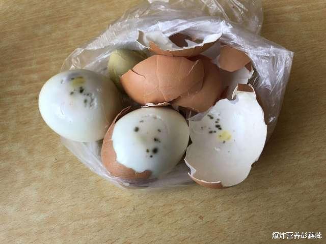 「鸡蛋」鸡蛋是“平民养生佳品”,但营养师提醒:有3种鸡蛋一定不要乱吃