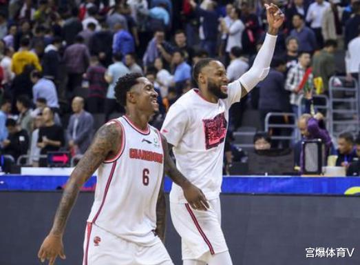 『广东男篮』广东宏远好消息！两名功勋外援同时留队 朱芳雨开始发力