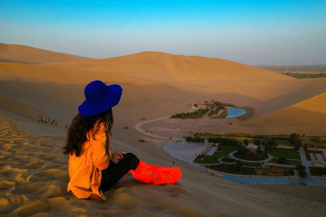 #月牙泉#我国名存实亡的景区，耗资40亿续命18年，世界级景观惹争议不断