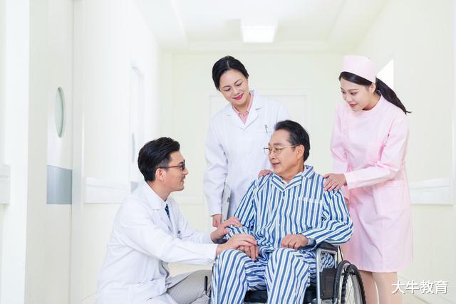 『高等教育自学考试』文科自考汉语言和护理专业，哪个毕业更吃香，理科生：羡慕不来