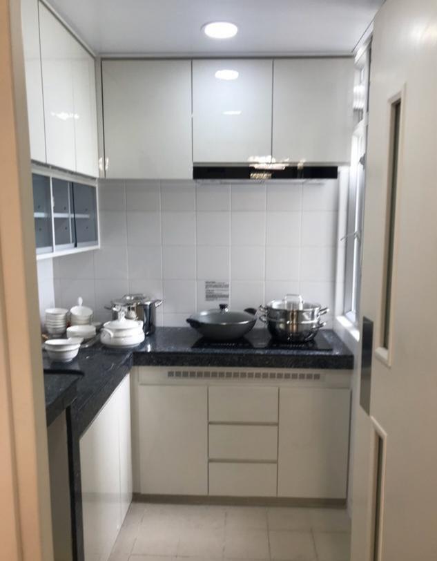 『』香港，38㎡豪宅，竟隔出3室2厅！卧室开门就是床，卫生间不到3㎡