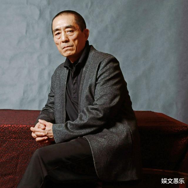 张艺谋：70岁张艺谋与女儿同框，隐藏了37年的大女儿，没想到会是她