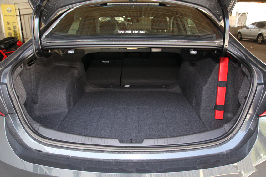 『思域』跌至“白菜价”中级!从16万降到10.8万,长4米9油耗6,后悔买思域