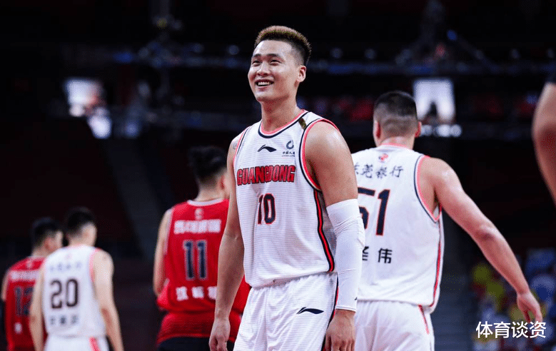 「广东男篮」官宣禁赛！CBA对赵睿开出重磅罚单，广东刺头闯祸，姚明真不留情