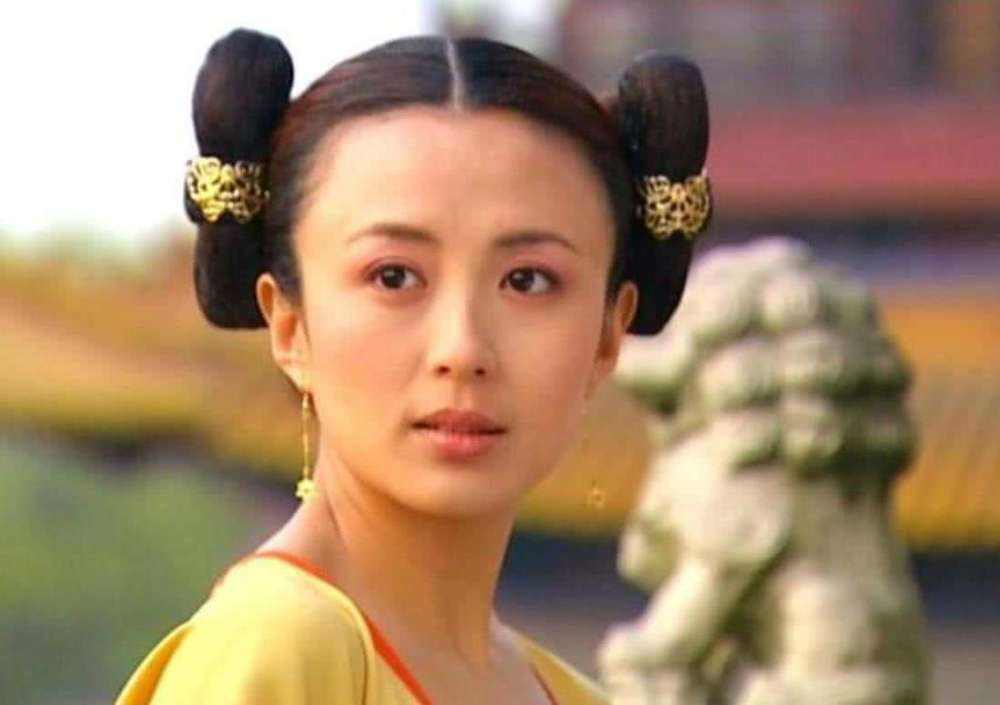 |女演员拍戏时“意外怀孕”，如今孩子都10岁了，生父还不清楚是谁！