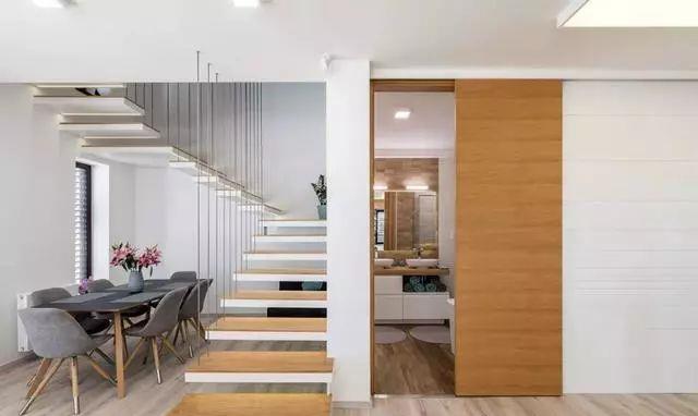 ▲国外正流行的“悬浮式”楼梯，惊艳到我了