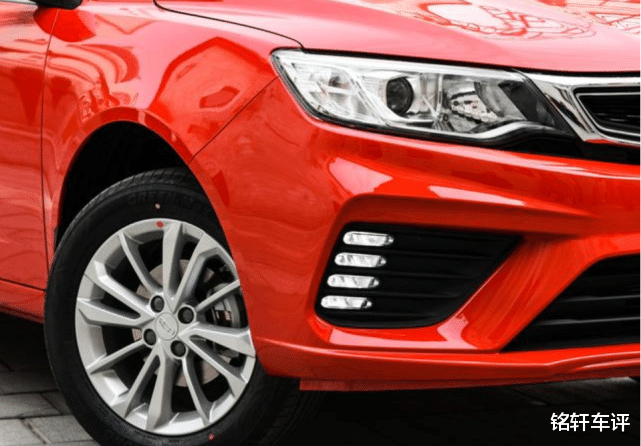 [吉利]吉利造出亲民“买菜车”！车标比大众还精致，颜值飙升油耗4毛