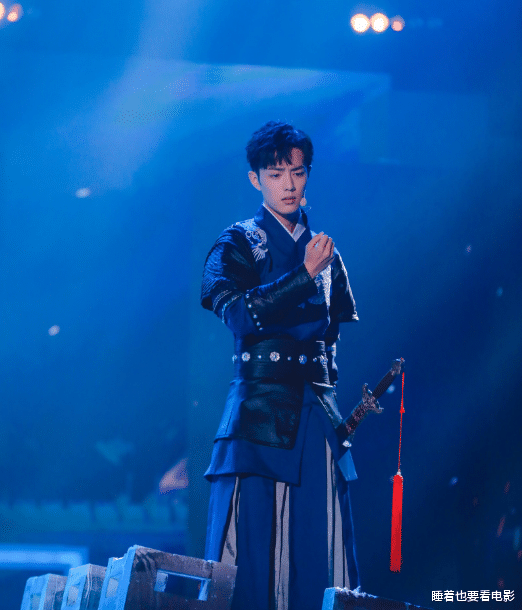 肖战|肖战名列内地男明星人气榜第一，肖战公开新恋情，恋情细节被扒