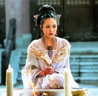 影帝|她17岁时被邀春晚，正当红嫁外卖小哥，却将丈夫捧成“双料影帝”！