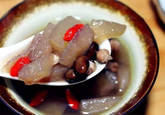 黑豆|黑豆加“此物”一起煮，女人每天吃一点，可驻颜、除湿、乌发