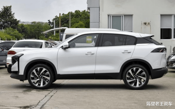 观致|嫌CRV不漂亮就买它,轴距2米7,配14.6寸大屏,宝马引擎完胜汉兰达