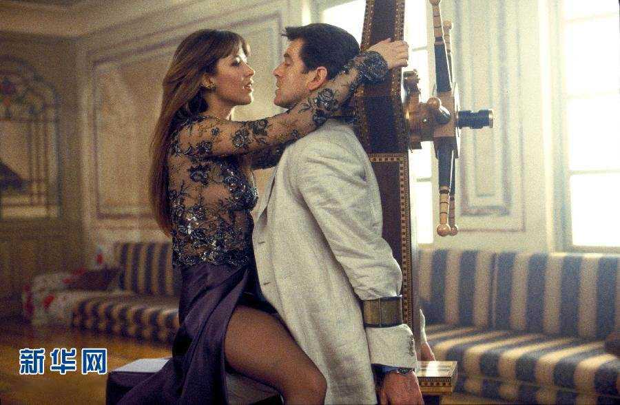 007電影最美“邦女郎”：美而不妖，卻蛇蠍心腸，差點玩死007-圖6