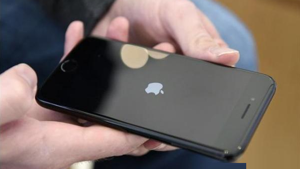 「荣耀」感谢iPhoneSE2,iPhone8价格跳水,从5888跌至3299