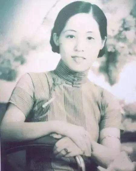 「贾乃亮」求婚现场，贾乃亮哭成泪人：“我依然相信爱情”