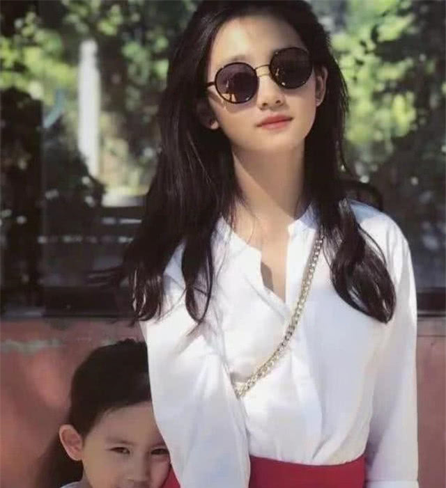 『黄磊』14岁黄多多衣着暴露被骂上热搜,孙莉黄磊怒“怼”网友却被力挺