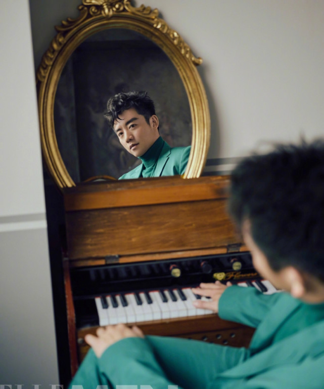 郑恺|郑恺减肥成功了？新封面帅回小猎豹侧脸绝了，粉丝：期待和苗苗的婚礼了