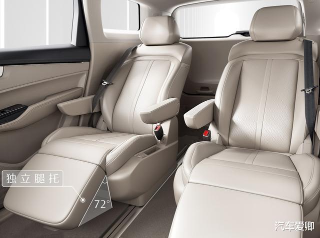 五菱|国产“大六座”高端MPV，搭磁悬式4向座椅，车标高级，容积1514L