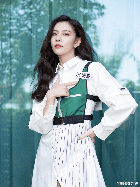 宋妍霏:为什么宋妍霏一直浓妆示人,当她跳舞累到“脱妆”后,确定24岁?