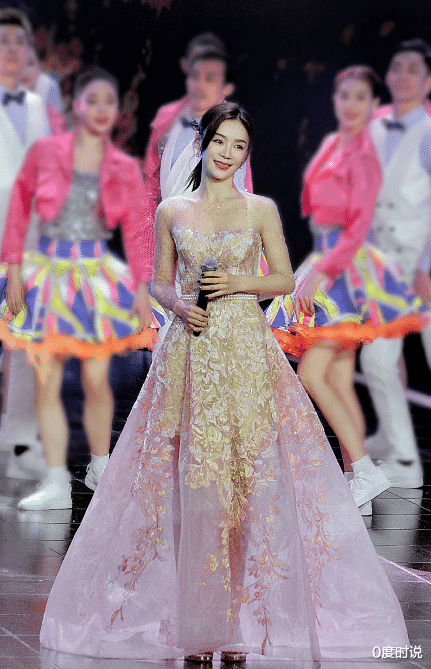 袁姗姗|这腿真实存在?袁姗姗穿上高筒靴镜头蹲,体重过百别尝试